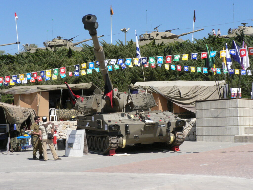 Artileria izraelite godet al Mansourin  Beit Yahounin dhe Aita al Jabalin në Libanin jugor