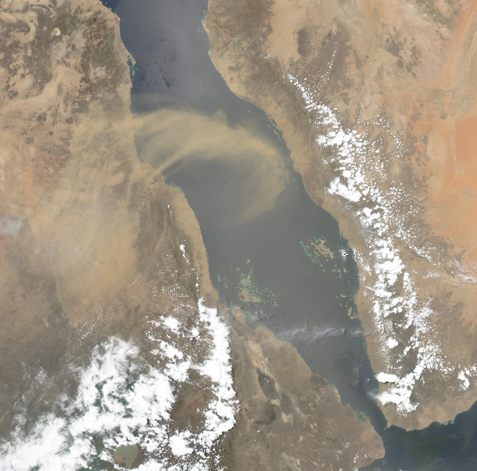 Pamje satelitore e ngushticës Bab al-Mandeb dhe Detit të Kuq