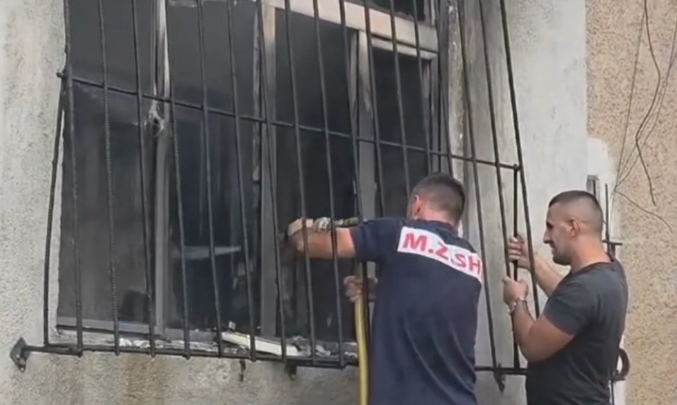 Zjarri shkrumbon banesën në Bulqizë  shpëtohet nga flakët një person me aftësi të kufizuara   VIDEO 
