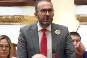 S’mund të tallemi me