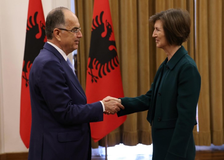 ambasadoren e re të