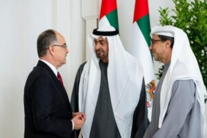 në Emiratet e Bashkuara Arabe,