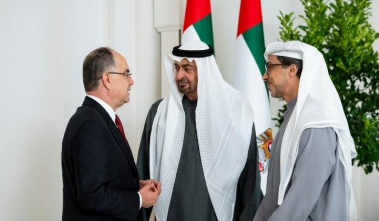 në Emiratet e Bashkuara Arabe,