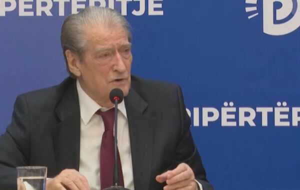 për mocion mosbesimi ndaj