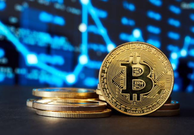 Bitcoin mbi 84 mijë dollarë  pranë nivelit më të lartë në 8 muaj