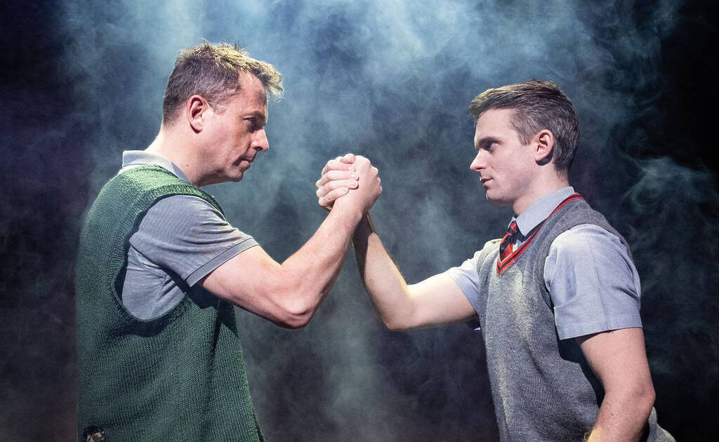 Sean Jones dhe Joe Sleight në Blood Brothers
