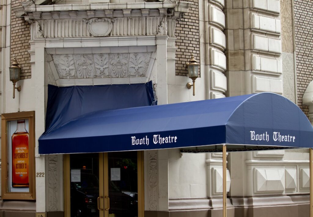  Downstate  ngjitet në Broadway  drama e Bruce Norris it hap perden më 17 tetor në Booth Theatre