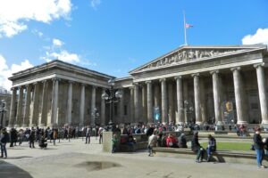 Fasada e British Museum në Londër