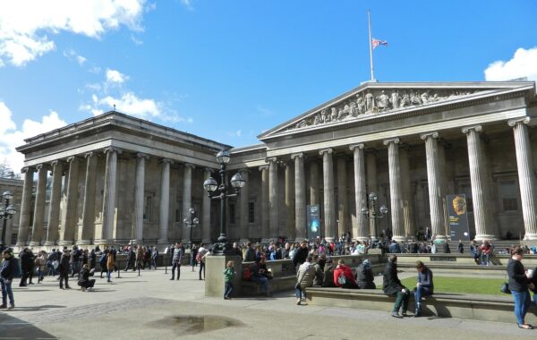 Fasada e British Museum në Londër