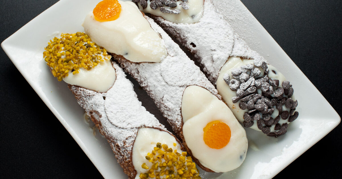 Cannoli siciliani me krem rikote dhe pistakë
