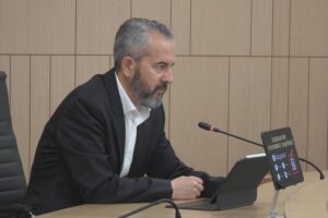 rreth 300 punonjës shtesë
