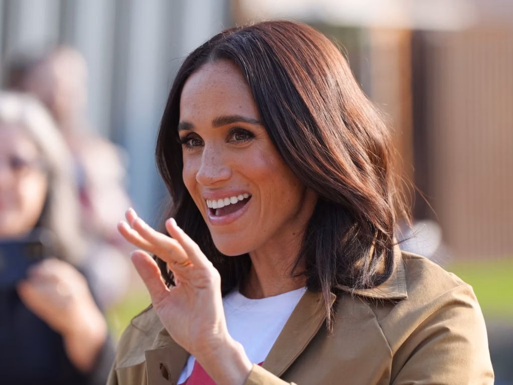 Dukesha Meghan shfaqet për herë të parë pas rikthimit në Angli  në shoqëri të Ellen DeGeneres