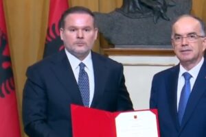 si ministër i Punëve të