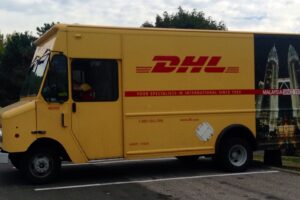 Kamion i kompanisë DHL