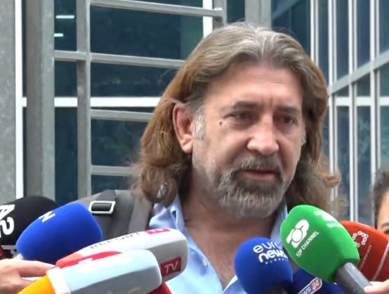 Refuzoi të dorëzonte telefonin