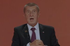 Kryeministri çek  Makinat elektrike kineze po pushtojnë Europën  fabrikat tona mund të përfundojnë duke prodhuar tanke