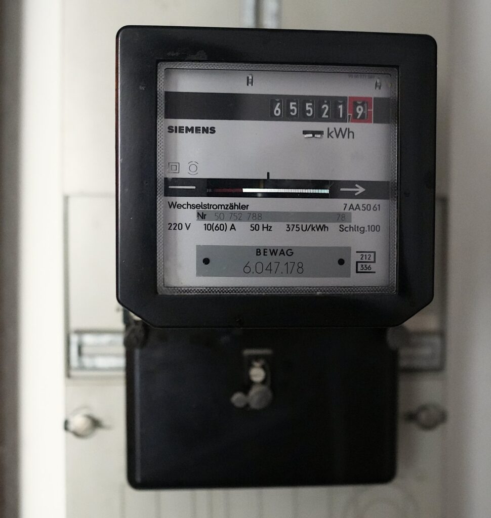 Faturat e gushtit për energjinë surprizojnë qytetarët — EPCG  konsumi u rrit  çmimi s ka ndryshuar që nga 2019 a