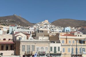 Porti i Ermoupolis në ishullin e Syrës