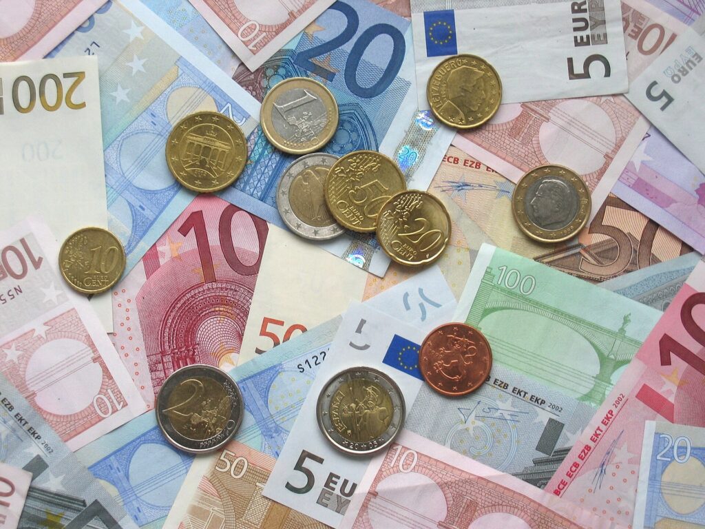 Hetimi i 360 Stepeni  Rreth 290 mijë euro para shtetërore për shoqata e fondacione — kush janë fituesit dhe a kanë lidhje me pushtetin 