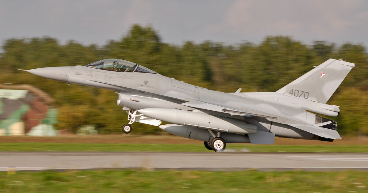 Avion luftarak F-16 i Forcës Ajrore Polake