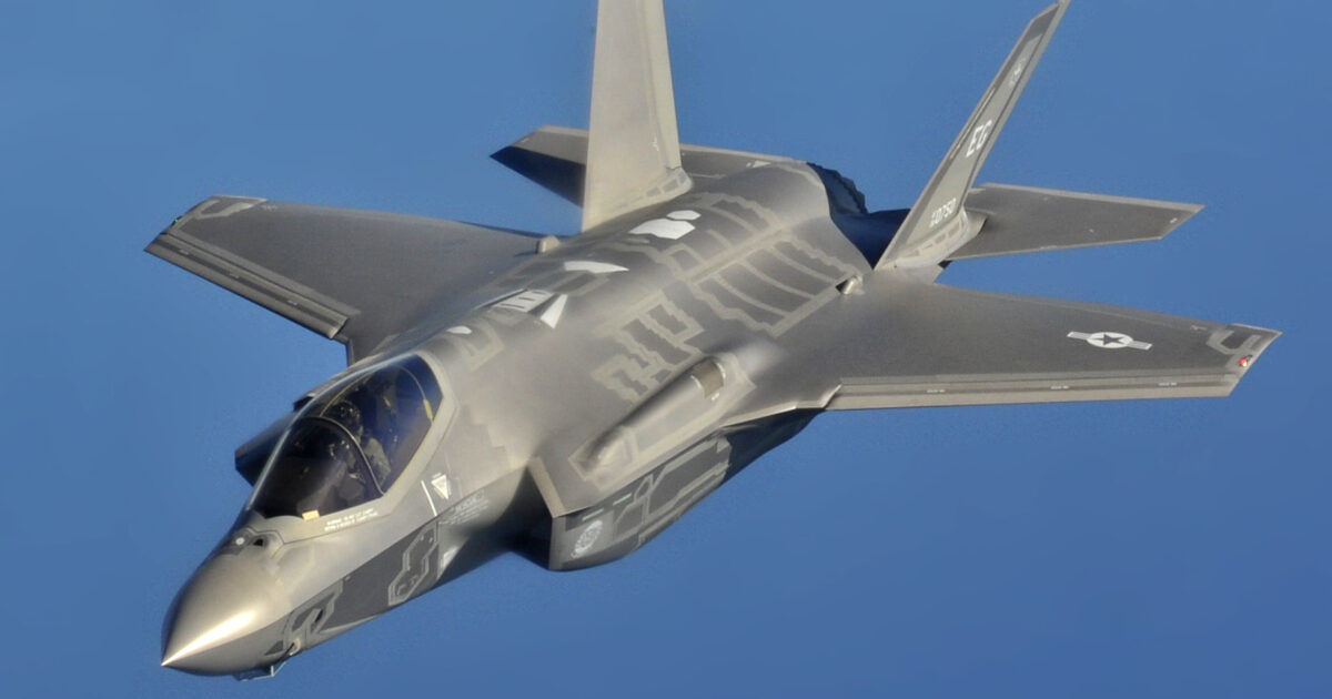 Një avion luftarak F-35A Lightning II i Forcës Ajrore të SHBA-së