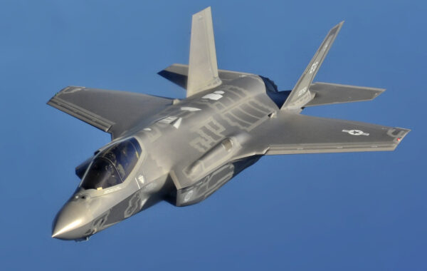 Një avion luftarak F-35A Lightning II i Forcës Ajrore të SHBA-së