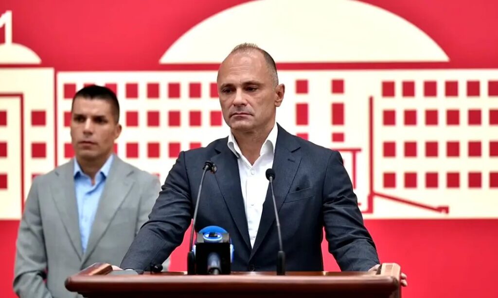 Filipçe  SDSM dorëzon në Kuvend projektligjin për mbështetje financiare direkte për bujqit — 8 denarë për kilogram rrush  10 për speca dhe oriz