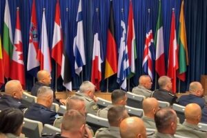 Oficerë në Kolegjin e Mbrojtjes dhe Sigurisë në Shqipëri
