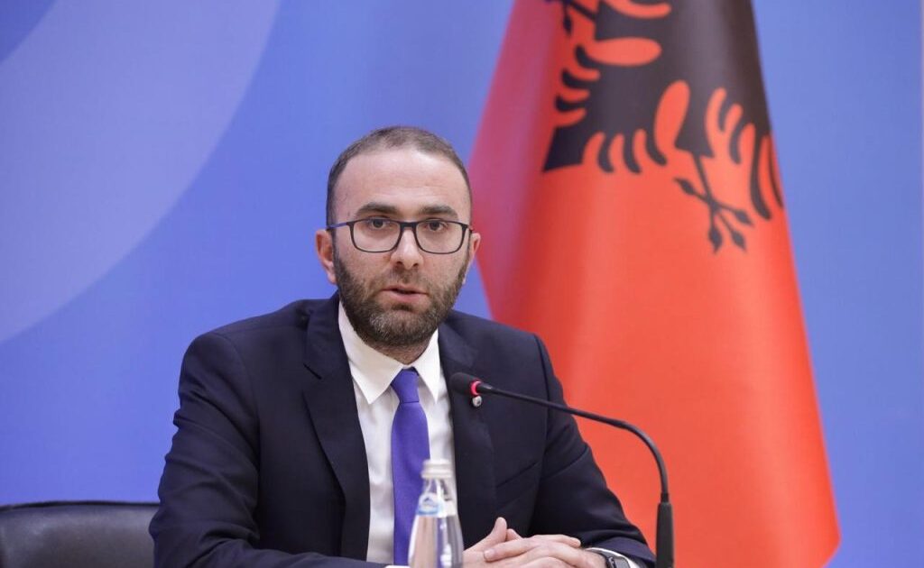 si Vuçiçi, algoritmi i censurës