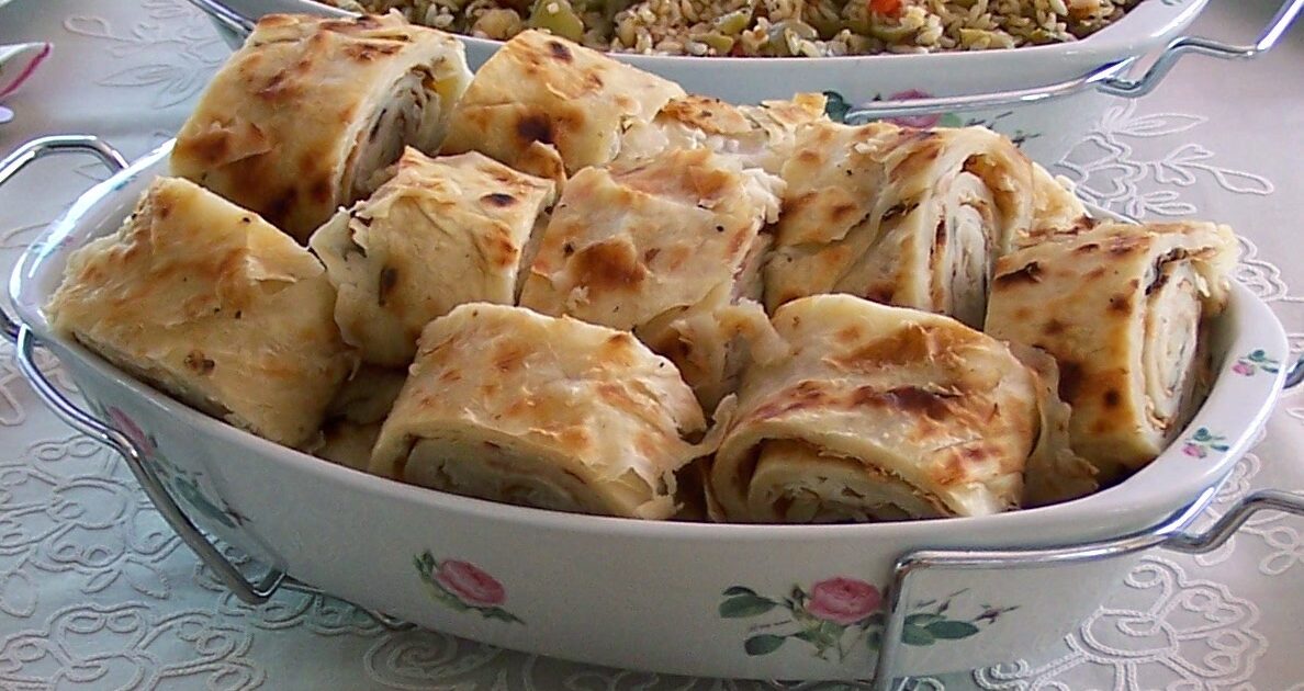Gözleme turke — petulla të holla të mbushura me spinaq dhe djathë