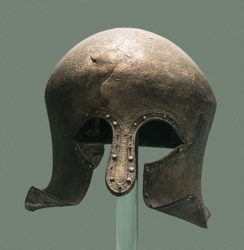 15 artefakte antike greke kthehen në atdhe  helmetat e bronzit u sekuestruan në Muzeun Metropolitan të Nju Jorkut