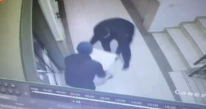 Vjedhje spektakolare në Berat   skifterët  grabisin kasafortat me 200 milionë lekë të dy biznesmenëve  Policia nis het
