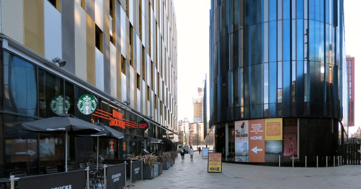 Ndërtesa e HOME në Manchester, skena e premierës botërore të «The Sorcerer's Apprentice» (CC BY-SA 2.0, foto: Gerald England, Wikimedia Commons).