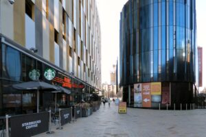 Ndërtesa e HOME në Manchester, skena e premierës botërore të «The Sorcerer's Apprentice» (CC BY-SA 2.0, foto: Gerald England, Wikimedia Commons).