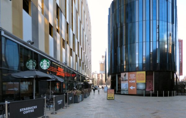 Ndërtesa e HOME në Manchester, skena e premierës botërore të «The Sorcerer's Apprentice» (CC BY-SA 2.0, foto: Gerald England, Wikimedia Commons).