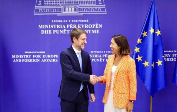 ambasadoren e re të