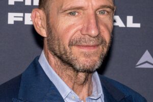 Ralph Fiennes, i cili luan presidentin Snow në The Hunger Games: Sunrise on the Reaping