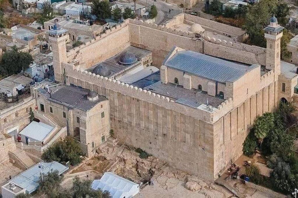 Hamasi dënon mbylljen e Xhamisë së Ibrahimit në Hebron  bastisje dhe arrestime në Bregun Perëndimor