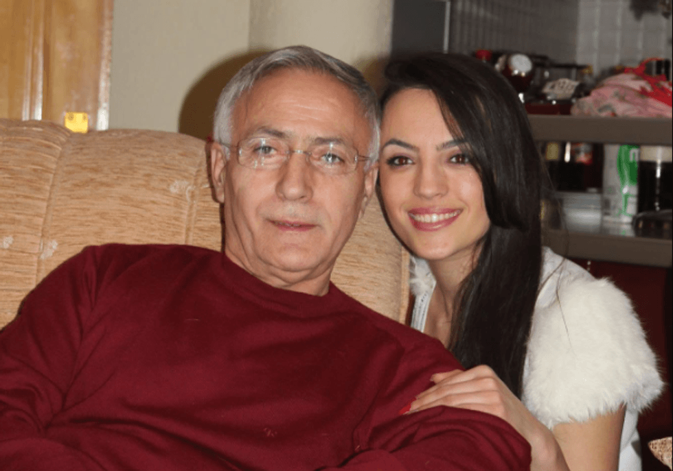 Reagon vajza e Jakup Krasniqit pas shqiptimit të dënimit  Sot ndodhi padrejtësia më e madhe e këtij shekulli