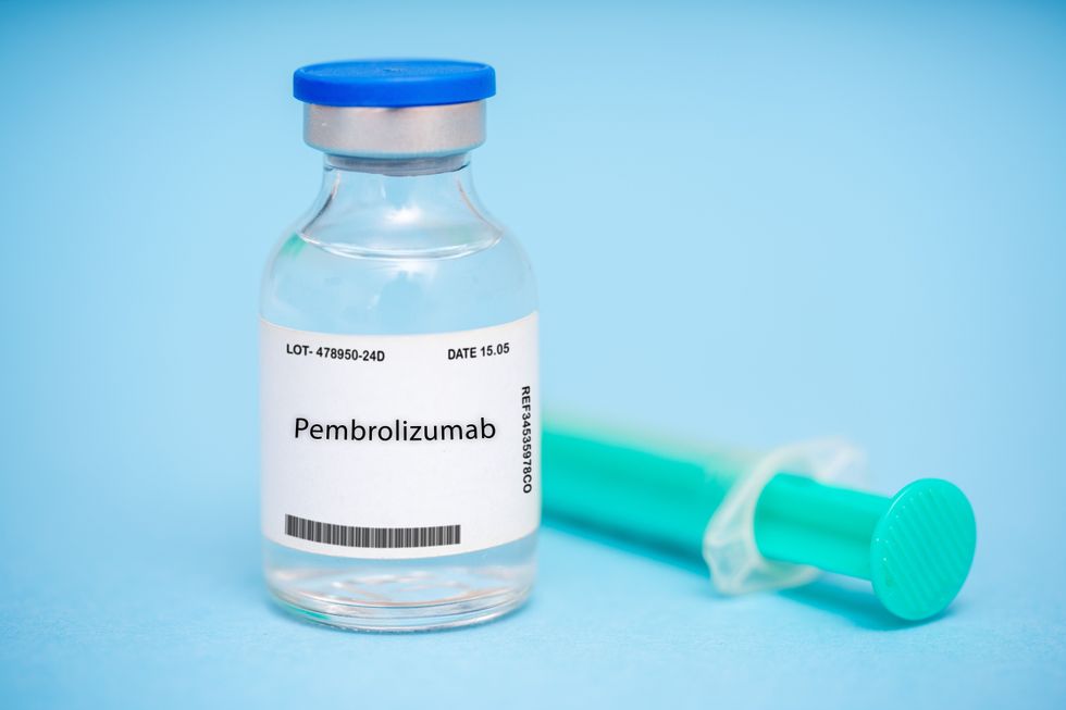 Pembrolizumabi në Onkologji   përdorimi  indikacionet dhe efektet anësore të imunoterapisë në luftën kundër kancerit