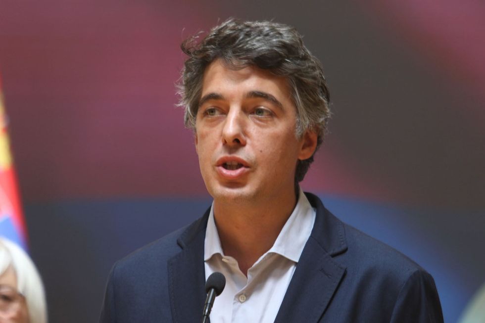 Miketiq  Po përgatitet vjedhja e zgjedhjeve në Serbi përmes votuesve të regjistruar në Kosovë