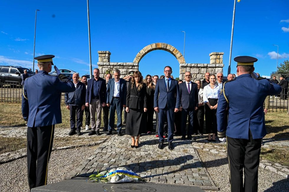 27 vjet nga rënia e Fehmi dhe Xhevë Lladrovcit  Haxhiu  Emrat e tyre janë pjesë e pandashme e historisë sonë të lavdishme