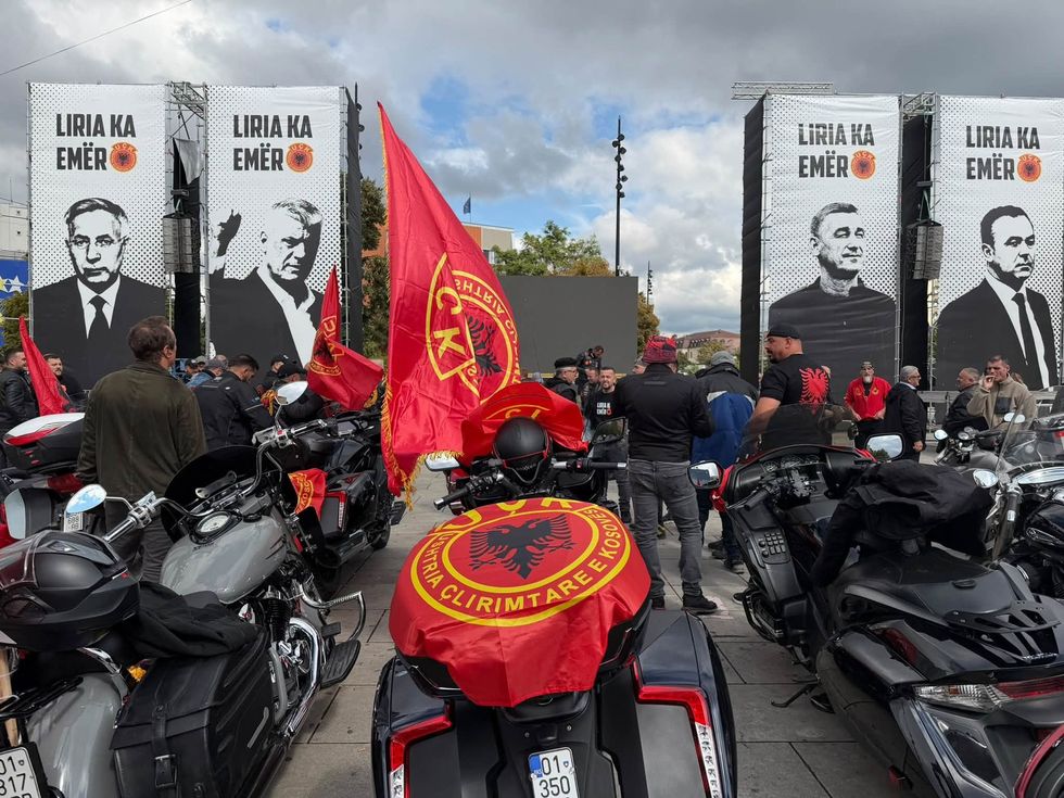 Motoristët marshuan nga Vërmica në Prishtinë  UÇK është liria jonë 