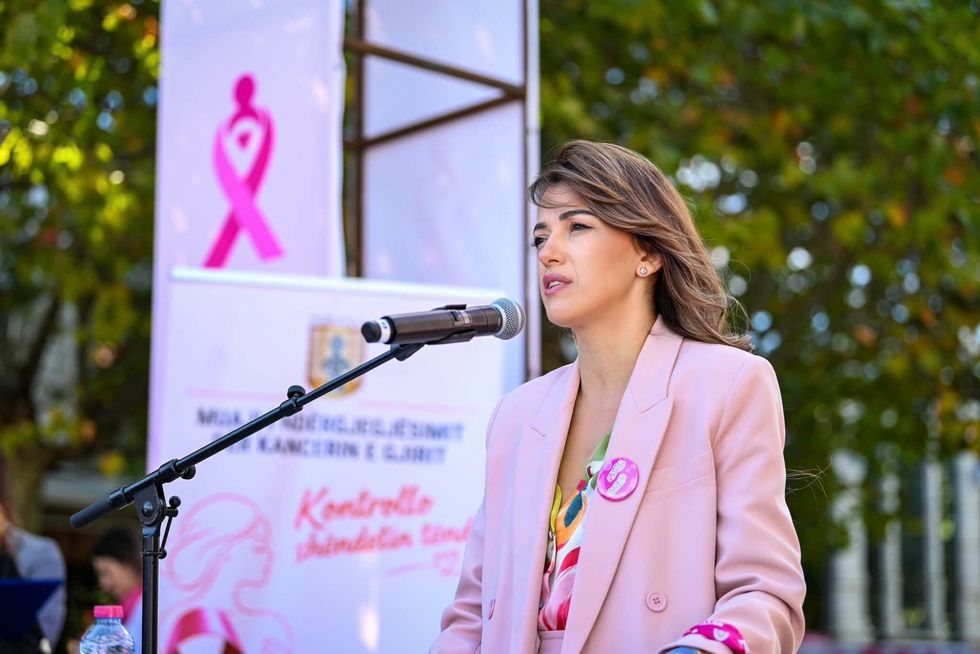 Haxhiu me thirrje për ndërgjegjësim për kancerin e gjirit  Kontrollet me kohë mund të bëjnë ndryshimin