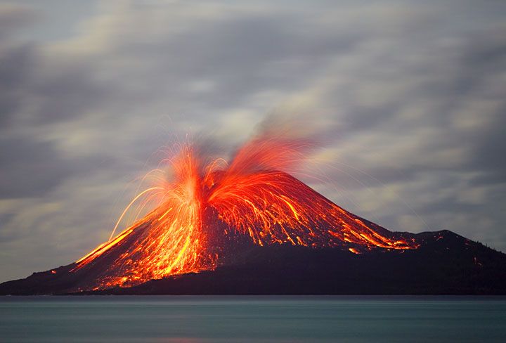 – Vullkani Anak Krakatau