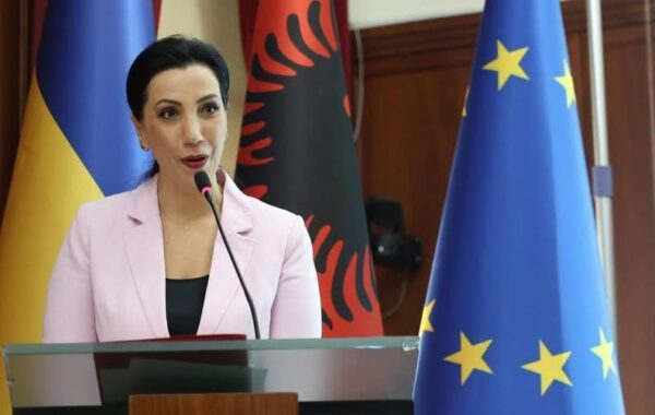 në solidaritet me popullin ukrainas