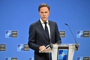 Rusia po bëhet “gjithnjë e