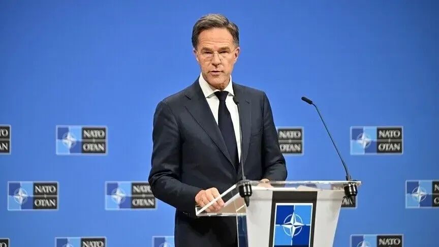 Rusia po bëhet “gjithnjë e