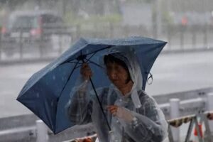 JAPONI – Tajfuni Dujuan shkakton alarm,