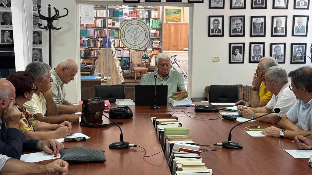 Akademia e Shkencave prezanton maketin e vëllimit të parë të  Historisë së shqiptarëve 